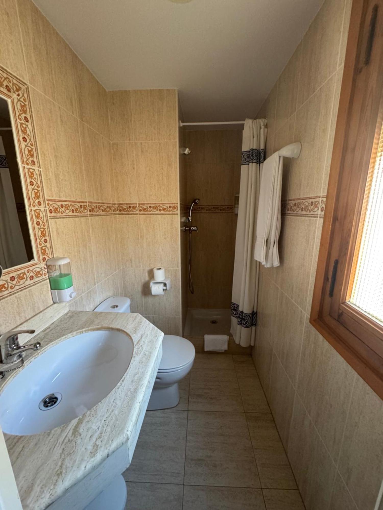 Hostal Joaquin Las Ventas con Pena Aguilera ภายนอก รูปภาพ